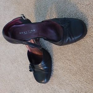 EUC Kenneth Cole Reaction size 6.5 leather heels